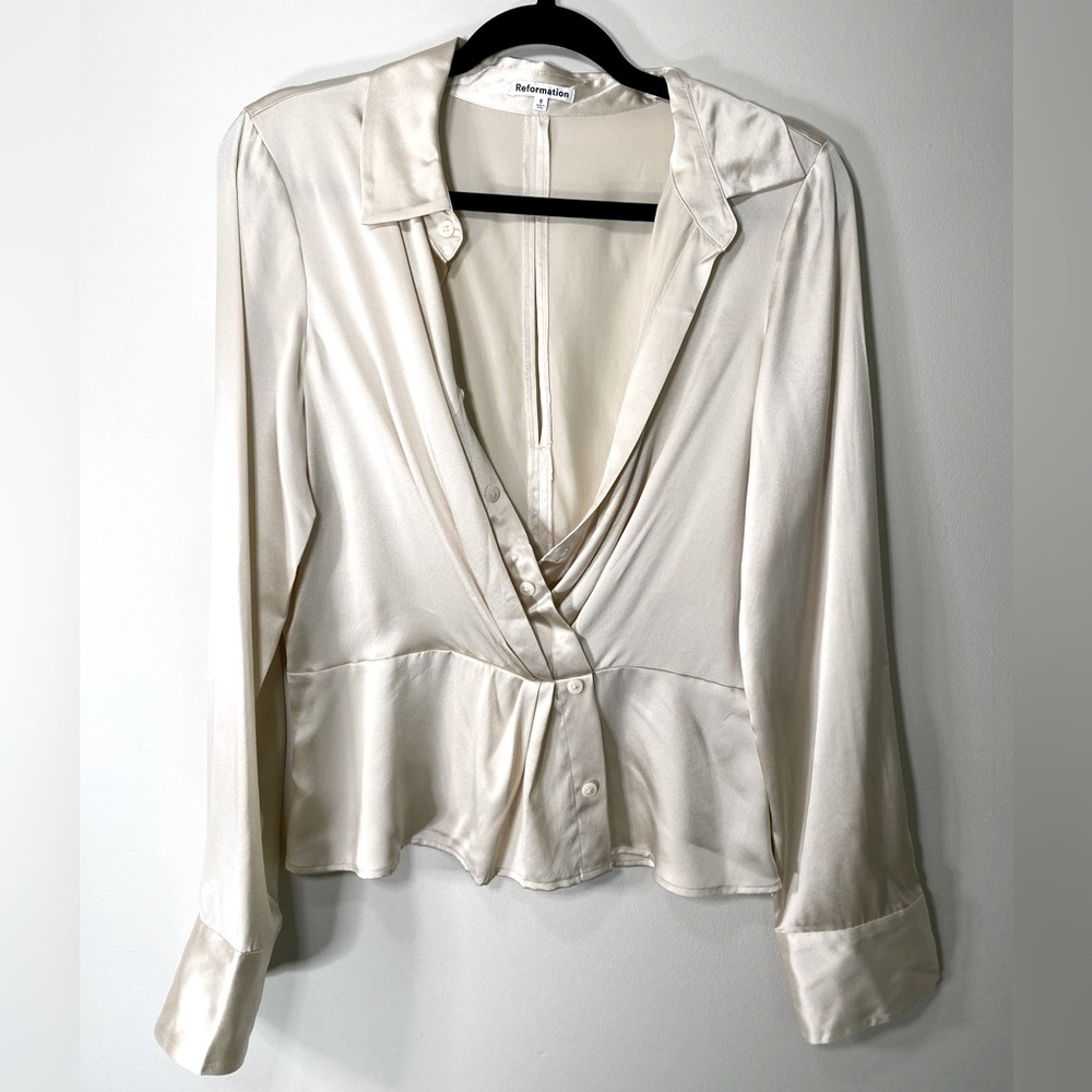REFORMATION‎ IVORY RENNES PEPLUM-HEM SILK-
SATIN TOP